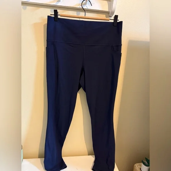 Athleta Navy Salutation Stash Pocket High Rise Large 25” Inseam💎EUC Retail $109 - Picture 6 of 7